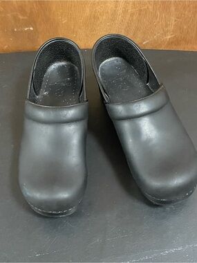 Women’s Black Slip-On Work Clogs by Dansko - sz 40